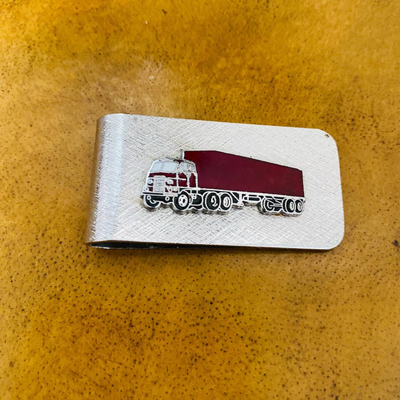 Big Rig, Eighteen Wheeler, Semi Trailer Red Truck Metal Silver Money Clip - Picture 1 of 5
